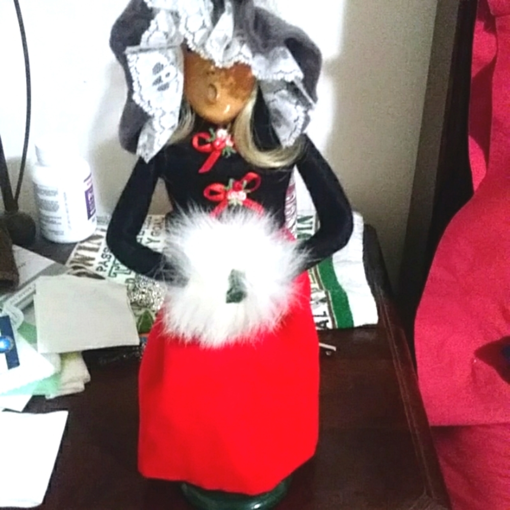 Vintage Byers Choice the Christmas carol women 1992